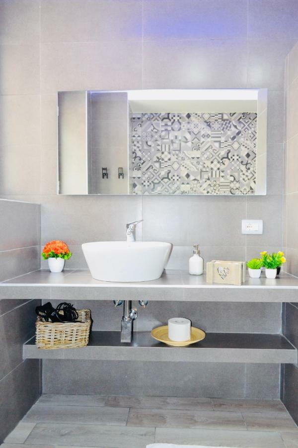 Angelas House Apartment เนเปิลส์ ภายนอก รูปภาพ