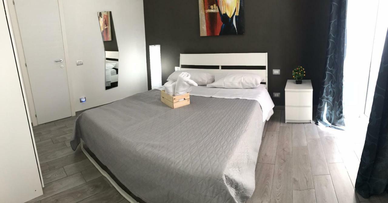 Angelas House Apartment เนเปิลส์ ภายนอก รูปภาพ